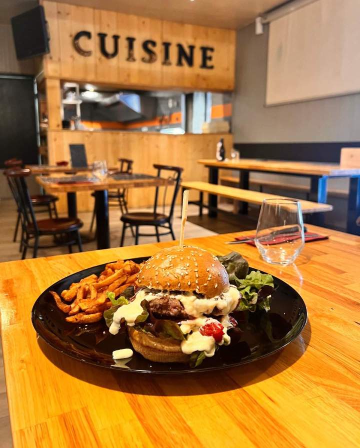 Restaurant avec terrasse, Murol