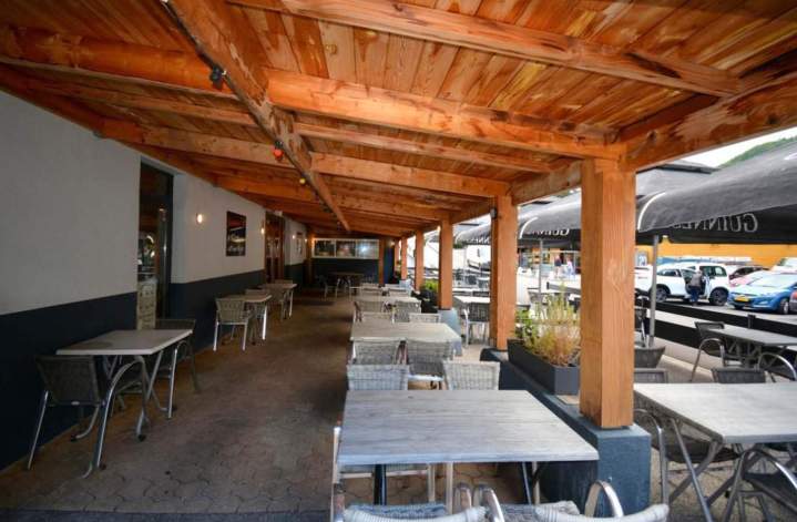 Restaurant avec terrasse, Murol